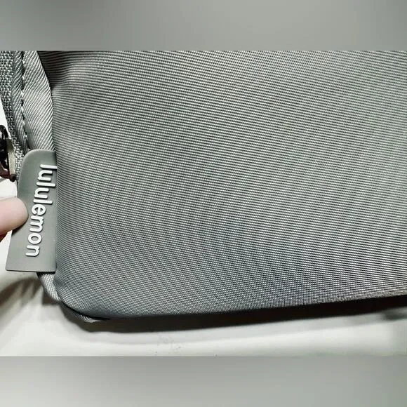 NWT Lululemon Everywhere Belt Bag Silver Drop Extended Strap Cute Hands Free - Picture 5 of 8